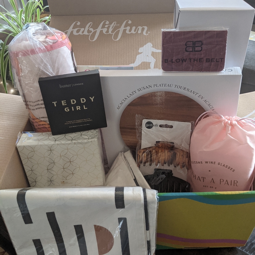 COPY - FabFitFun Spring 2022 box plus extra past items!